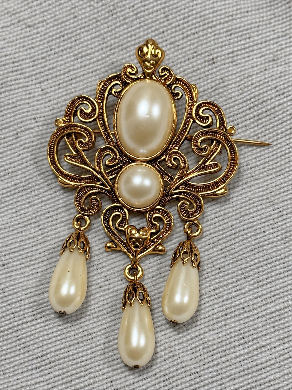 Gold-Tone Pearl Drop Brooch with Cream Pearl Accents